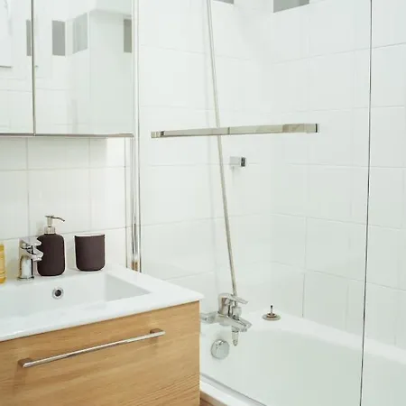 Apartment Elevate Suites: Modern 2-bed Extended For Students And Professionals